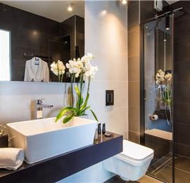 Luxury 5-Bedroom Villa with Sea-Views and Infinity Pool near Dubrovnik – Sleeps 10